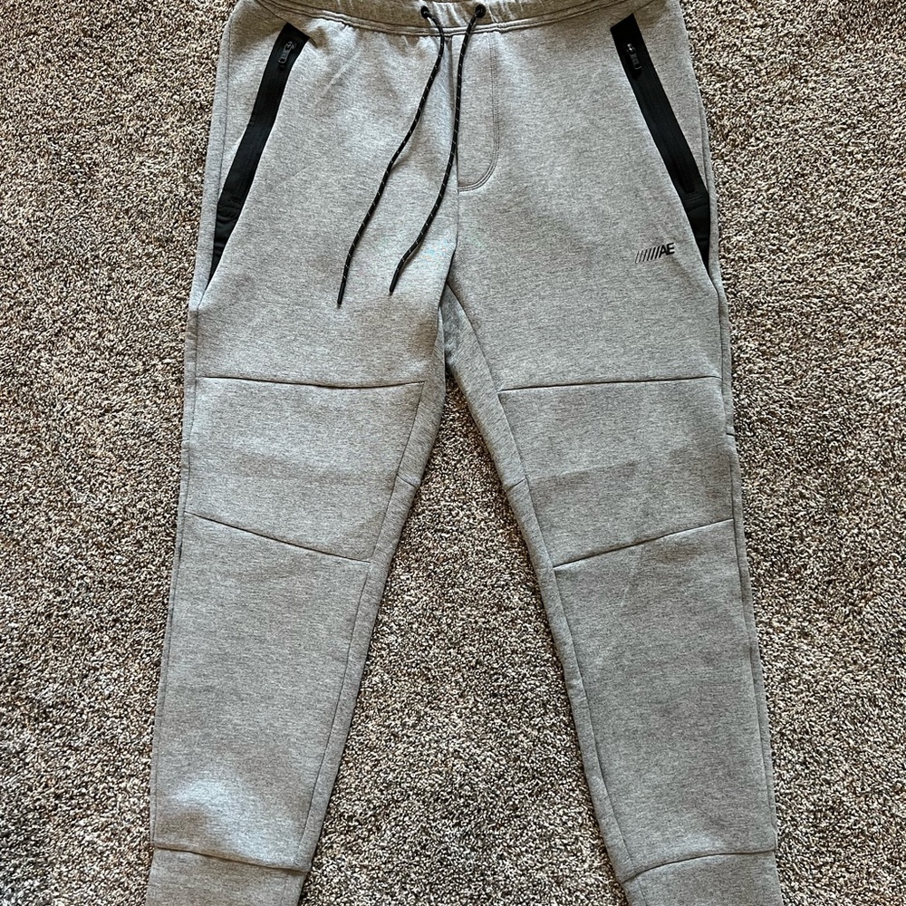 American Eagle - Active 24/7 Jogger- Size L. Like New!